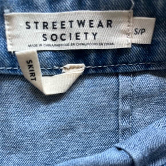 Frilly denim skirt: - Picture 7 of 8